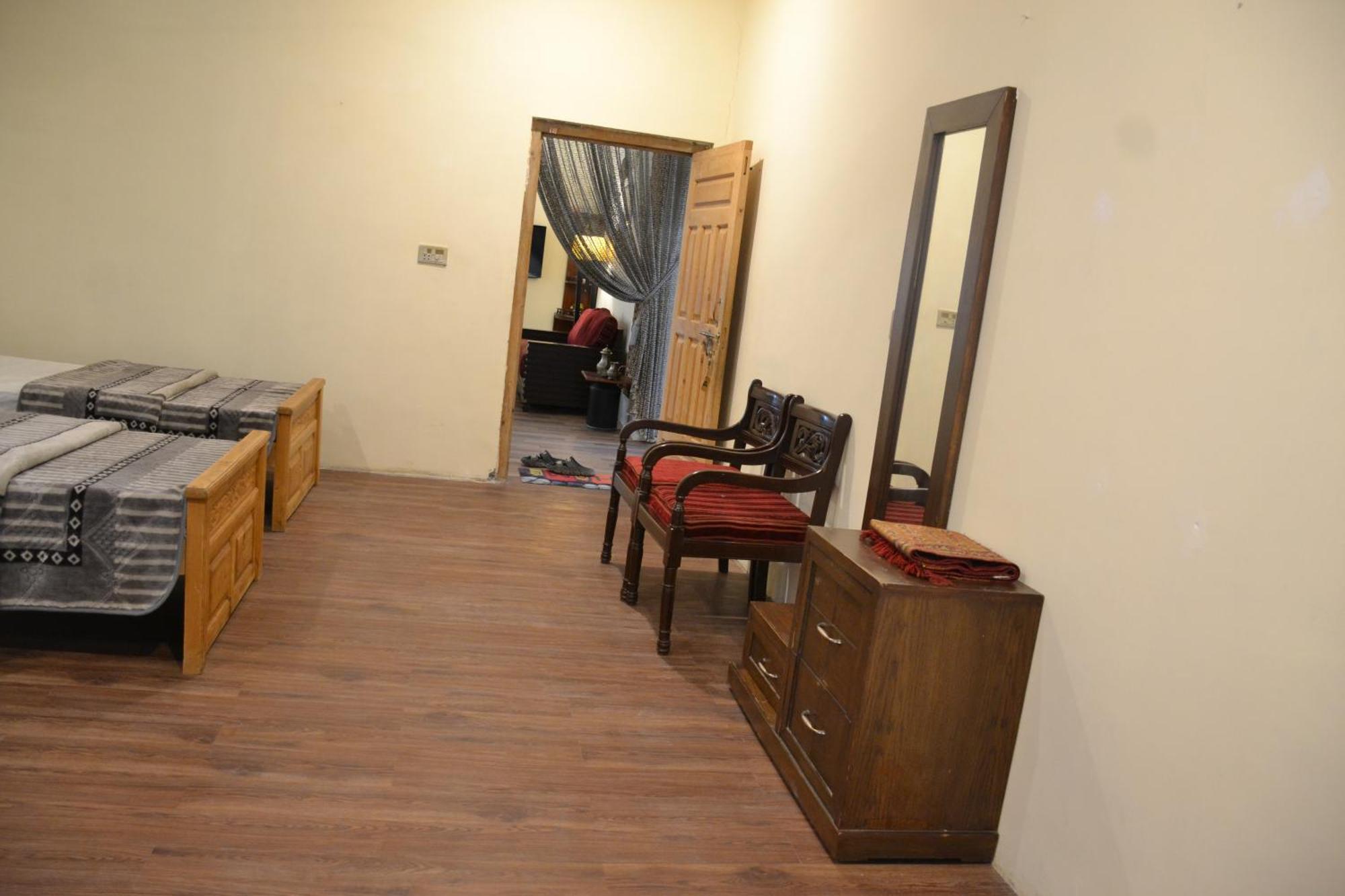 West End Lodges Neelum Exterior foto